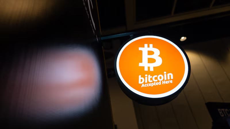 比特币在ETF和科技股反弹支持下重返80,000美元上方