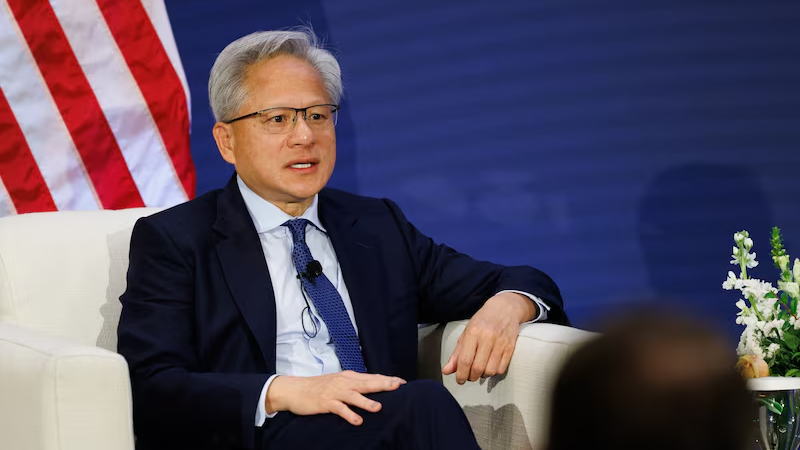 英伟达首席执行官现场接到特朗普电话；两人均淡化AI风险