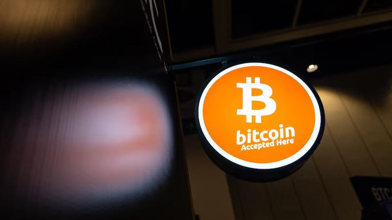 比特币面临150亿美元期权到期，市场等待其下一步走势