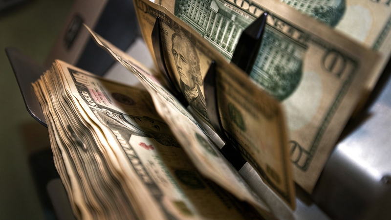 美元飙升0.5%，因油价上涨和中东紧张局势逼近年内高点