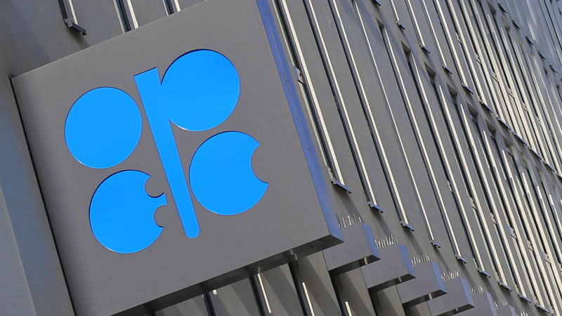 OPEC+宣布暂停增加供应的计划，油价反弹