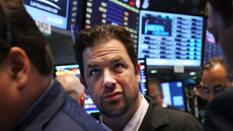 比特币下跌与日本央行释放新信号后，标普500指数12月开局走低