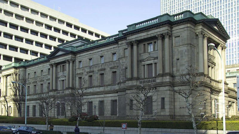 市场干预的效果越来越弱，或迫使日本央行本月采取鹰派行动